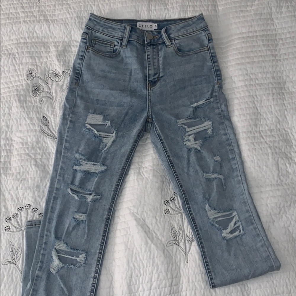 Ripped skinny jeans